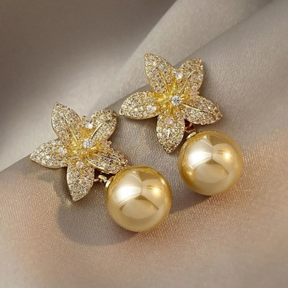 Rhinestone petal flower with‎ pearl  earrings